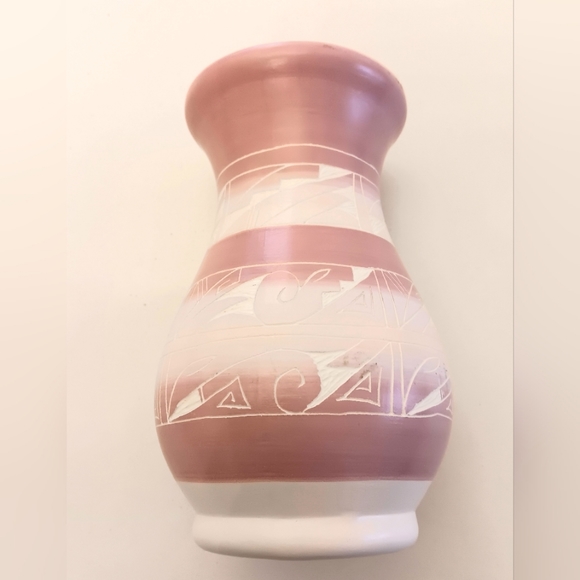 Vintage signed etched ceramic Southwestern Native vase vessel. 7.5" tall - Picture 8 of 13